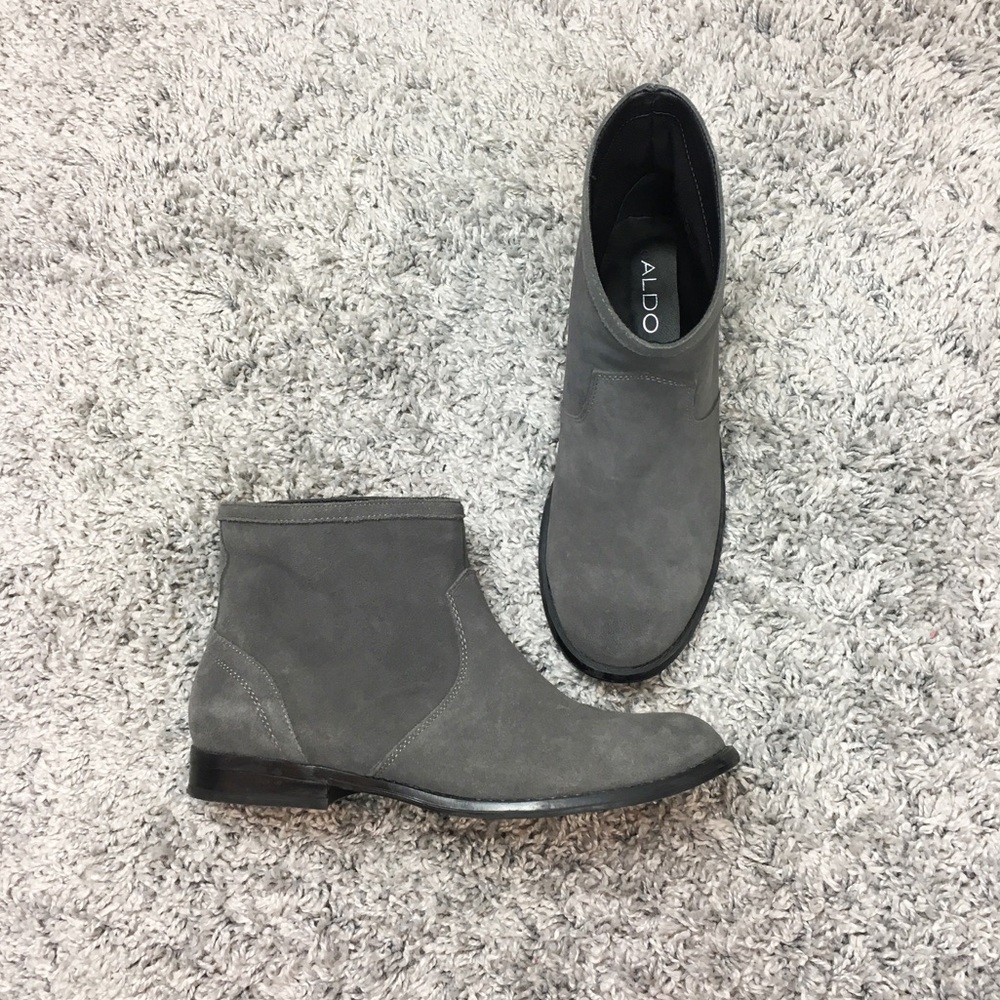 📦 Gray Suede Ankle Boots